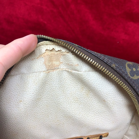 Authentic Louis Vuitton crossbody bag - Picture 8 of 15